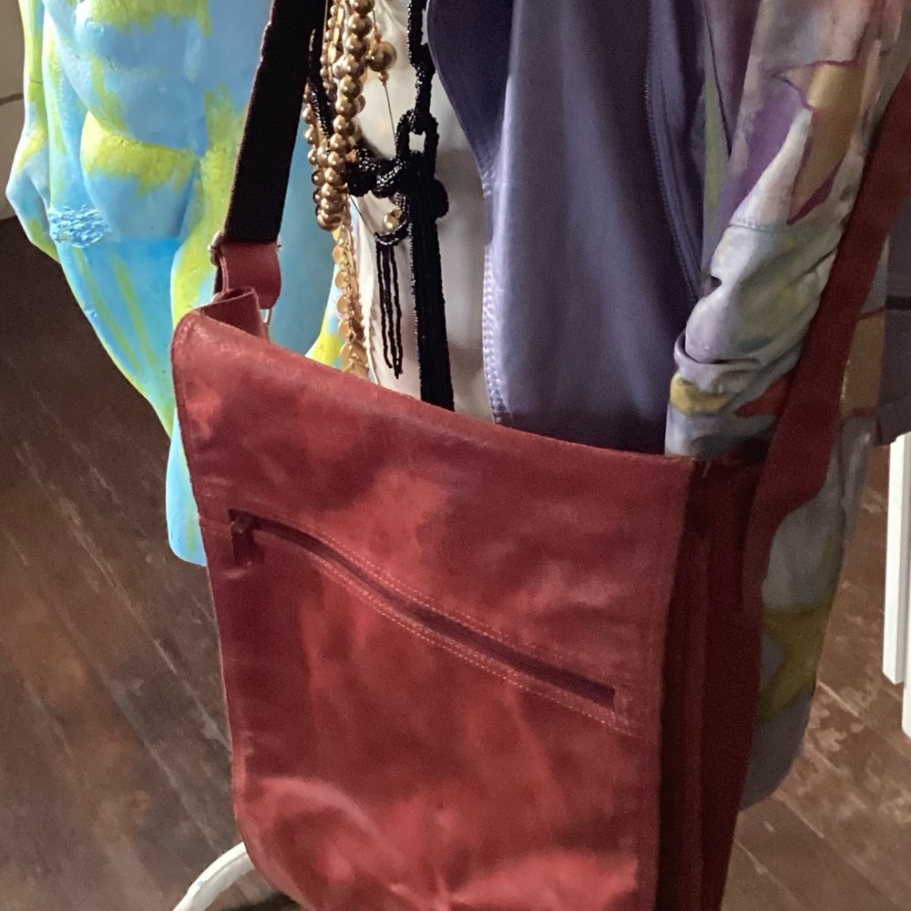 Wilson’s Leather unisex crossbody